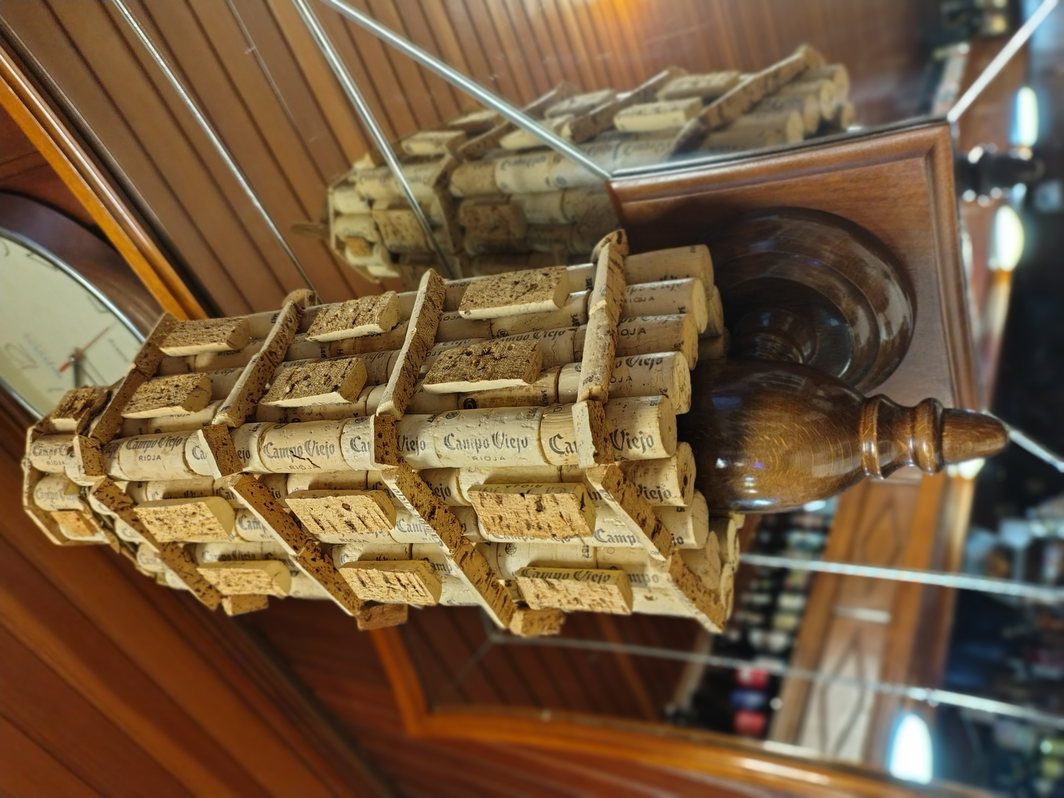 Barco hecho de corchos Campo Viejo